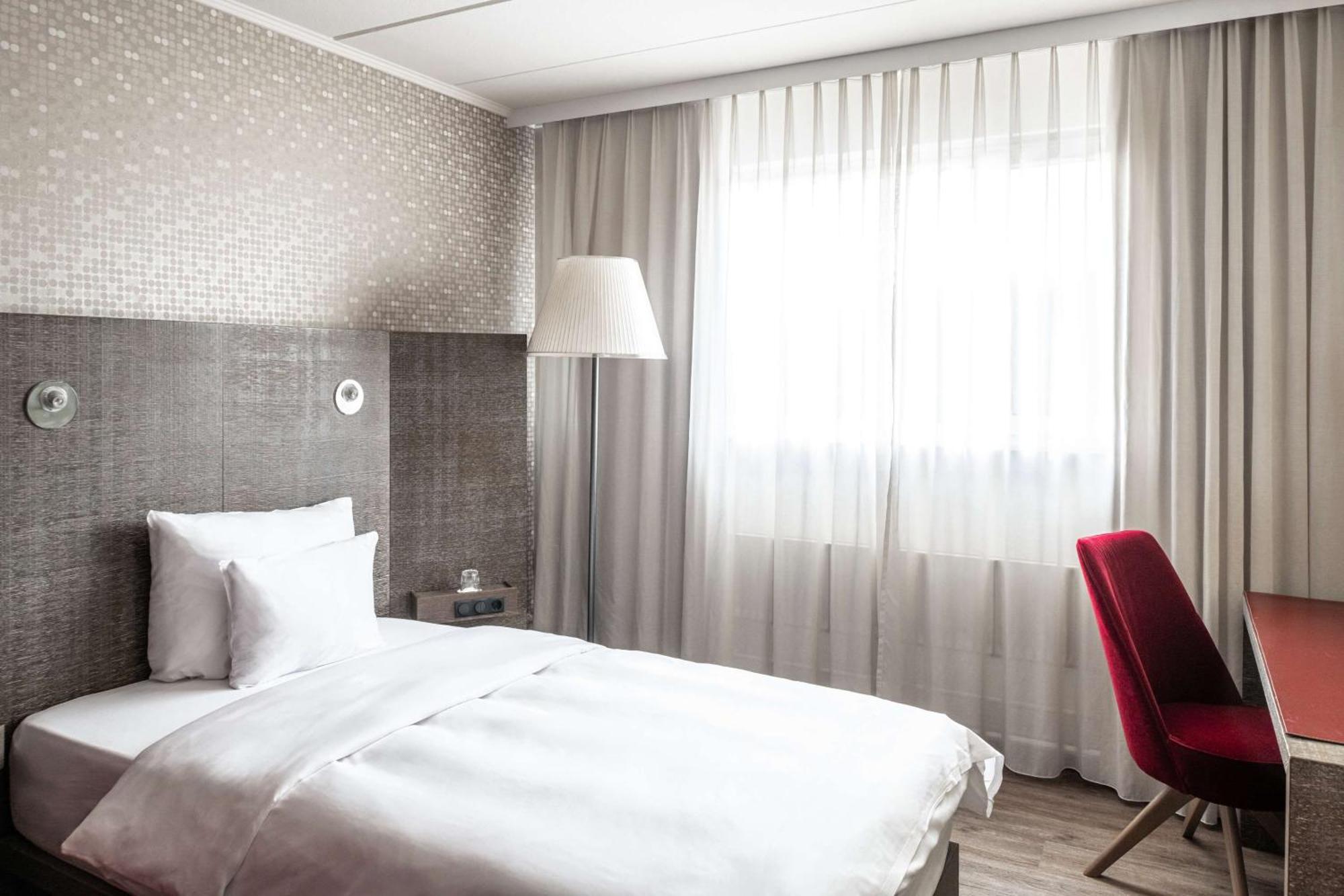 Pentahotel Касел Екстериор снимка