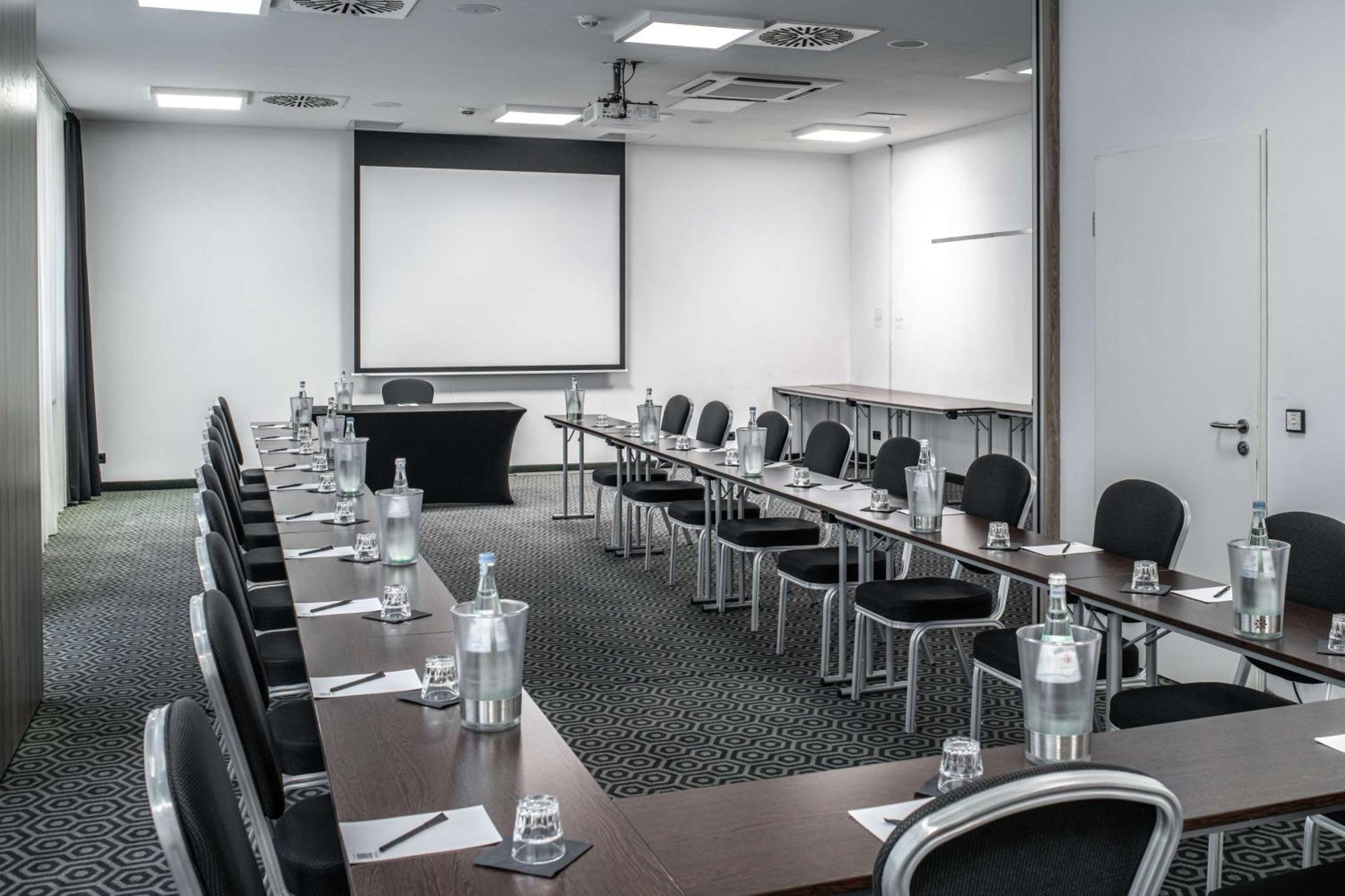 Pentahotel Касел Екстериор снимка